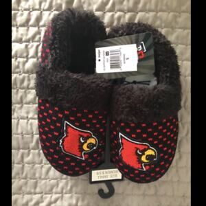 NWT Campus Footnotes University Of Louisville Slippers - Small 5-6